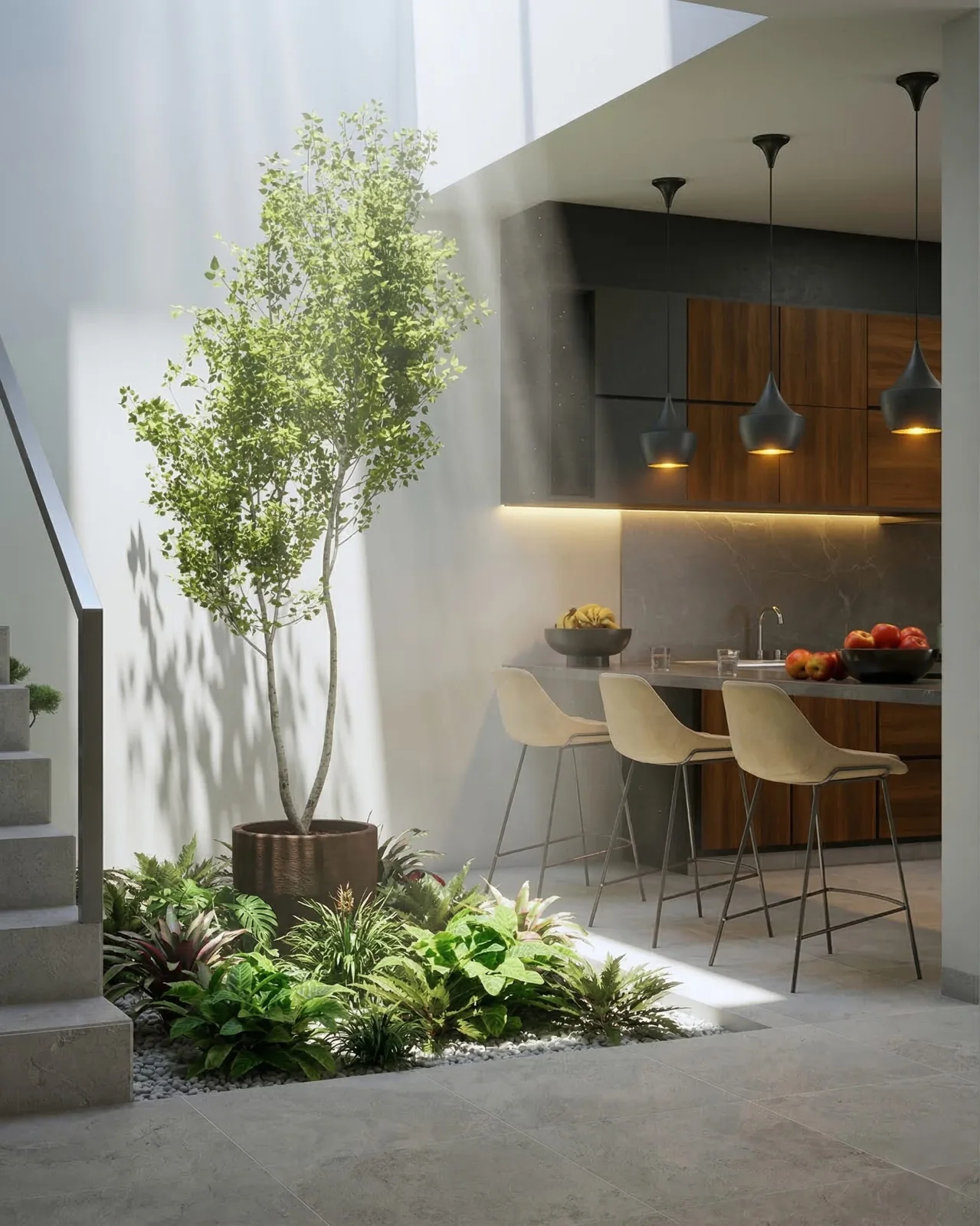 Patio interior con jardín y cocina integrada